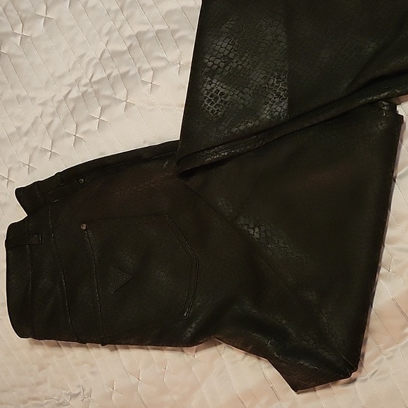 NWT Guess Poison Python Coated Pants - Picture 6 of 6